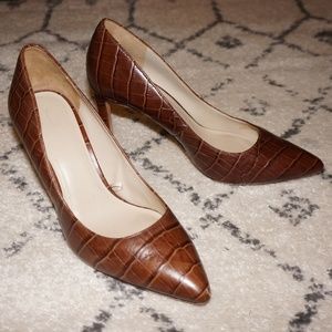 Leather high heel shoe
